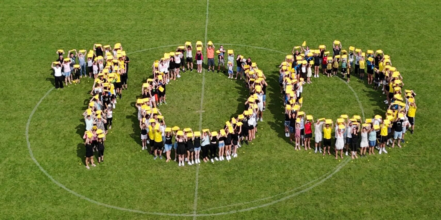 Flashmob 100 Sportplatz